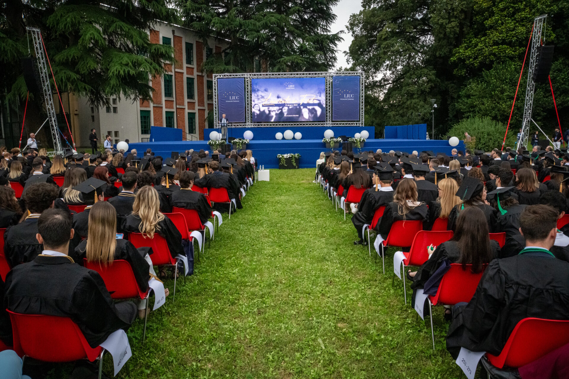 Castellanza Laureati In Festa Applausi Per La Cerimonia Delle