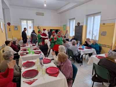 Ceriano Laghetto Visita Di Babbo Natale Ai Bambini E Gli Anziani Di