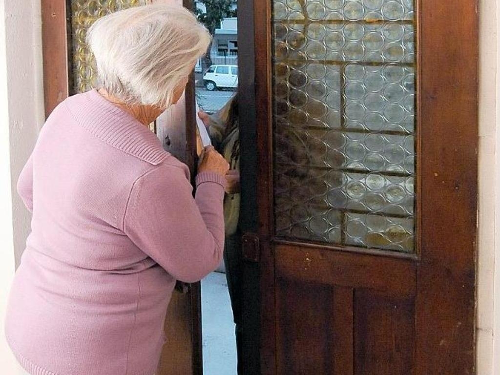 Finto tecnico accompagnato da finto vigile: colpo a segno a Castiglione Olona
