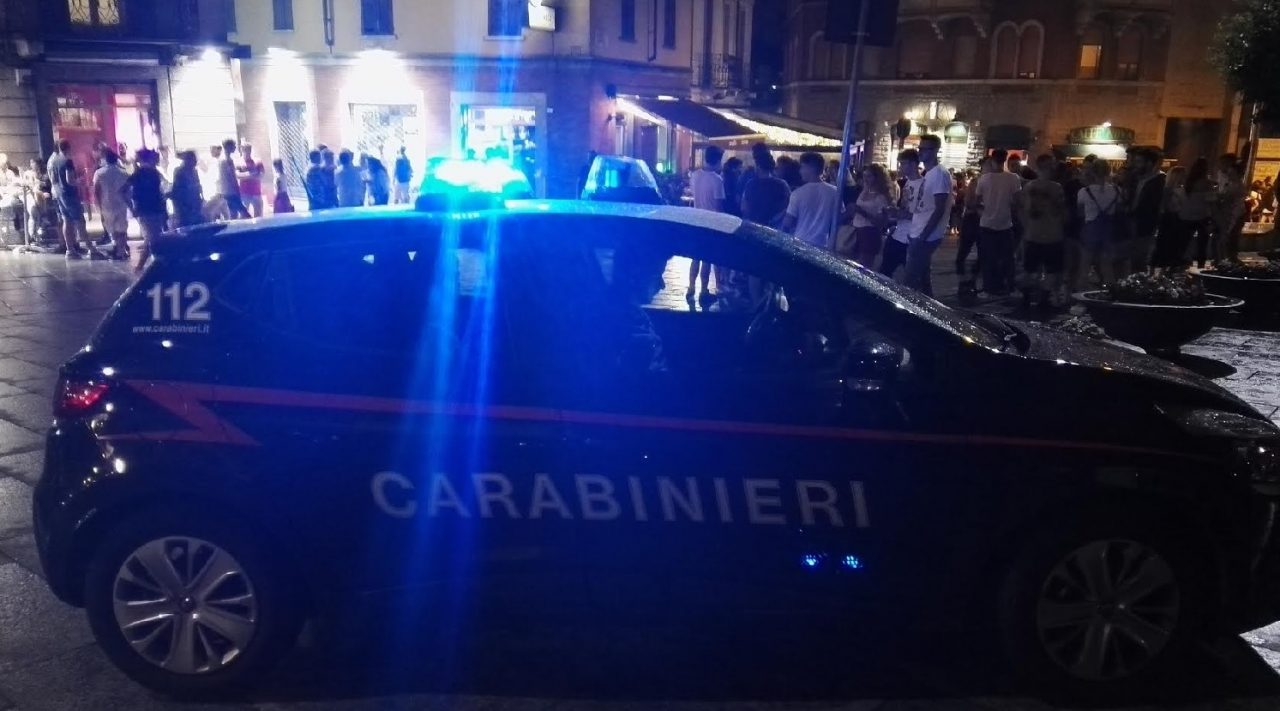Suonano i bonghi di notte, vengono denunciati