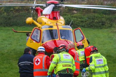 Malore in ditta, elicottero in azione a Origgio