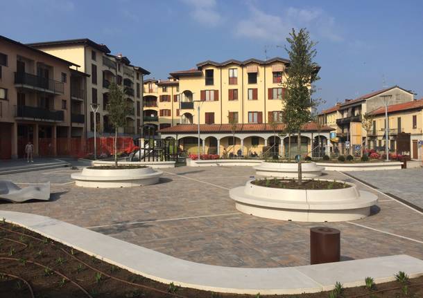 Giornata Mondiale della Prematurità, s’illumina la fontana di Venegono Inferiore