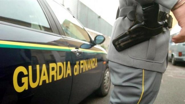 Lavoro nero nel Comasco: sanzionati pizzerie, ristoranti e parrucchiere