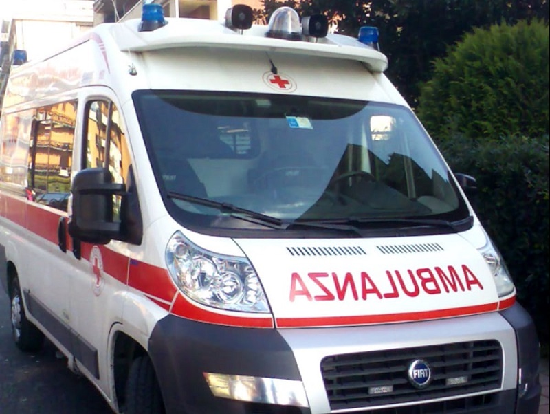 Furgone si ribalta: paura e disagi sull’A9