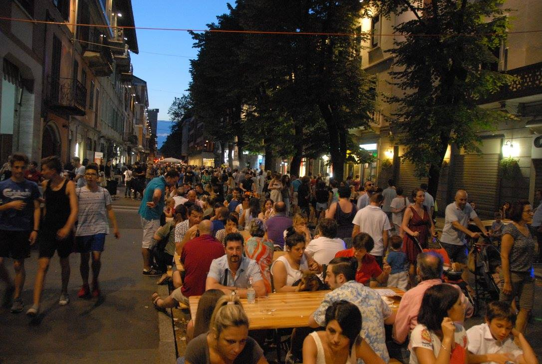 Ultima notte bianca a Tradate, e domenica sfilata di moda