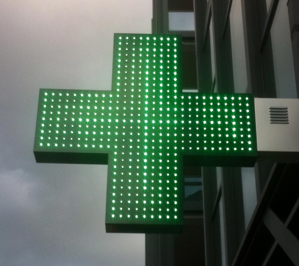 Furto alla farmacia comunale: bottino da centinaia di euro