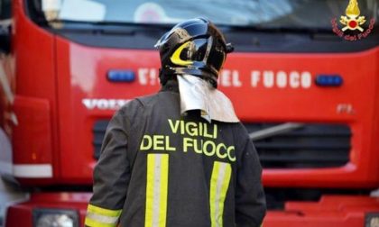 Chiusa da sola in casa, pompieri salvano una bimba di due anni