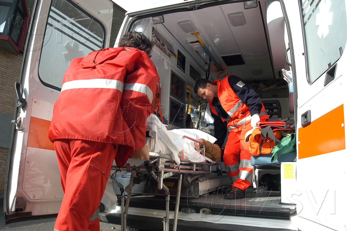 Anziana investita da un’escavatrice mentre camminava in via Piave