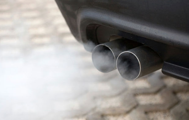 Bollo auto esenzione per tre anni per chi rottama una vecchia macchina
