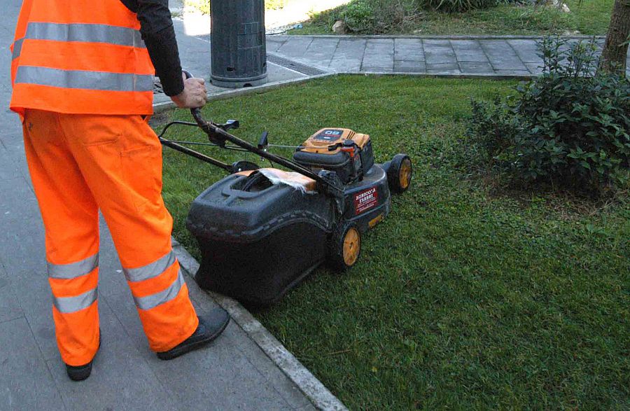 Manutenzione verde al cimitero, nuovo accordo coi cittadini