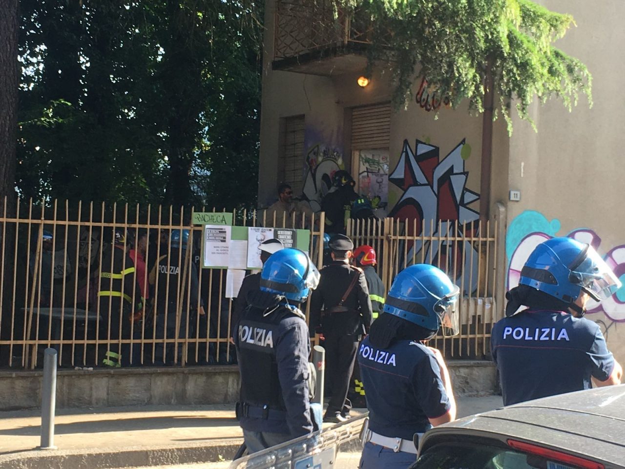 Partito lo sgombero del Telos a Saronno FOTO e VIDEO