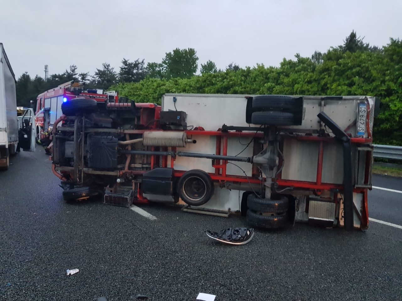 Camion ribaltato in autostrada, traffico in tilt
