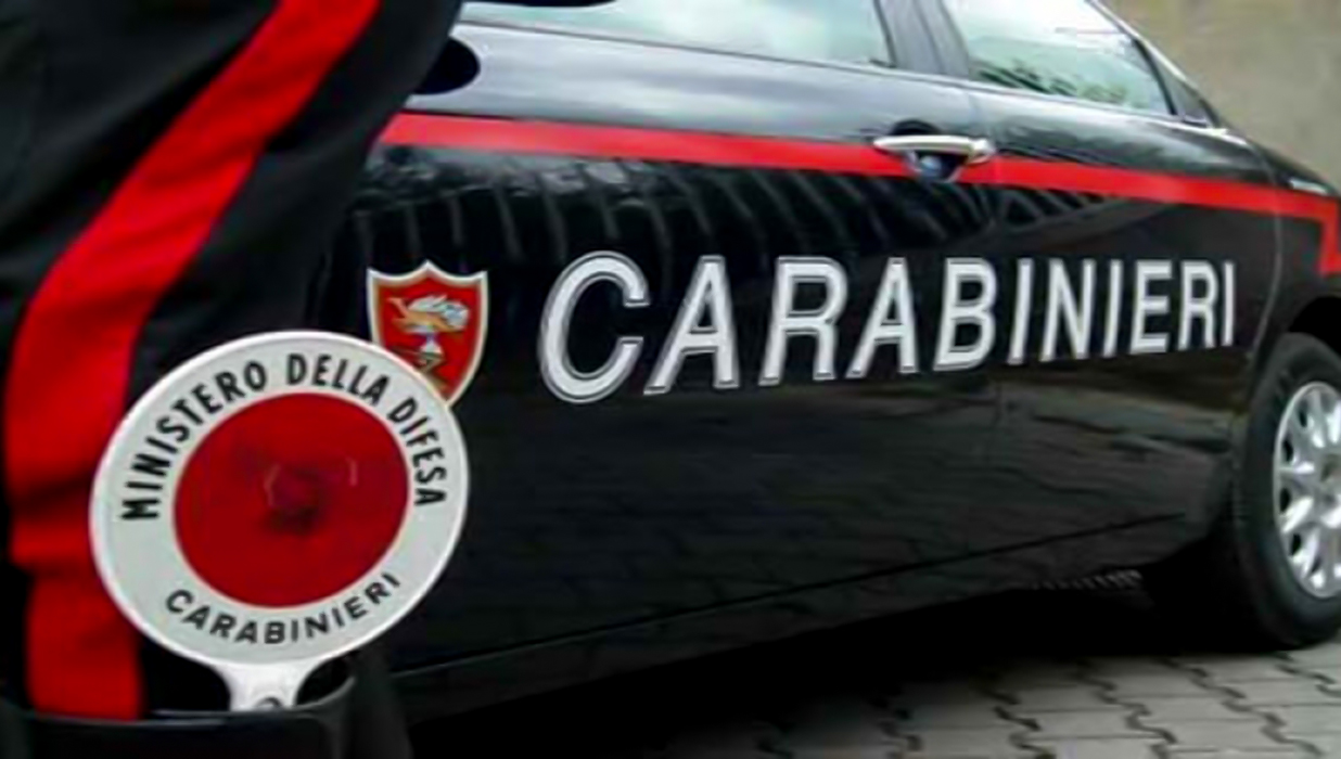 Rubano pneumatici dal tir in sosta, arrestati padre e figlio