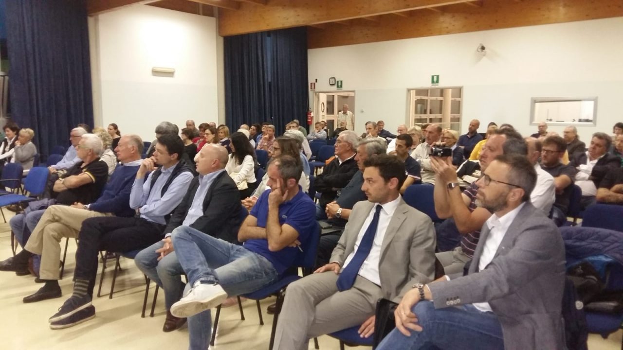 Toni accesi alla serata sul campo Rom