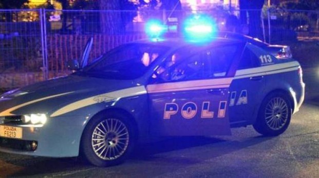 Hashish e machete in auto, arrestati