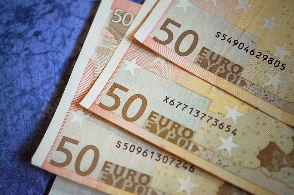 Shopping con banconote false, fermate tre persone di Busto Garolfo