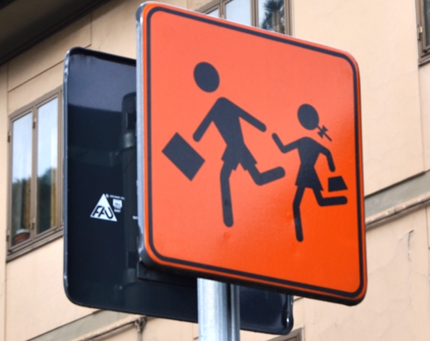 Investite sulle strisce due 11enni mentre andavano a scuola