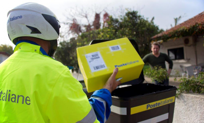 Cresce l’e-commerce: in provincia di Varese Poste consegna il 22% dei pacchi in più