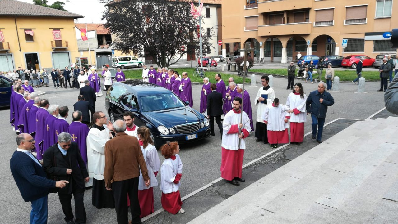 Ultimo saluto a don Giuseppe Prina