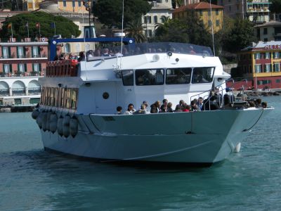 Caduto in mare dal traghetto, lo studente ora è a casa
