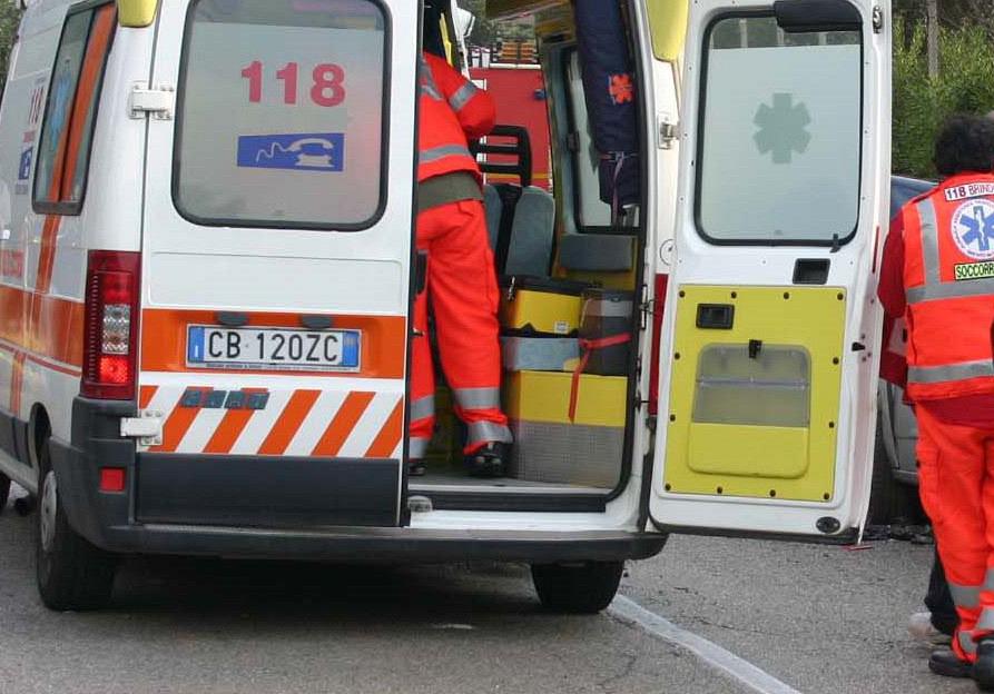 Incidente stradale a Porto Ceresio: 4 persone coinvolte