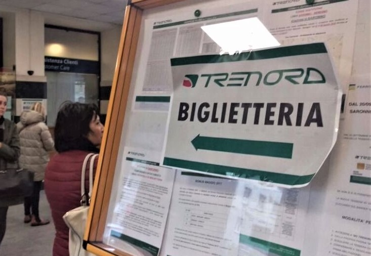 Biglietterie automatiche, approvata la mozione: “Fontana e Terzi sollecitino Trenord”