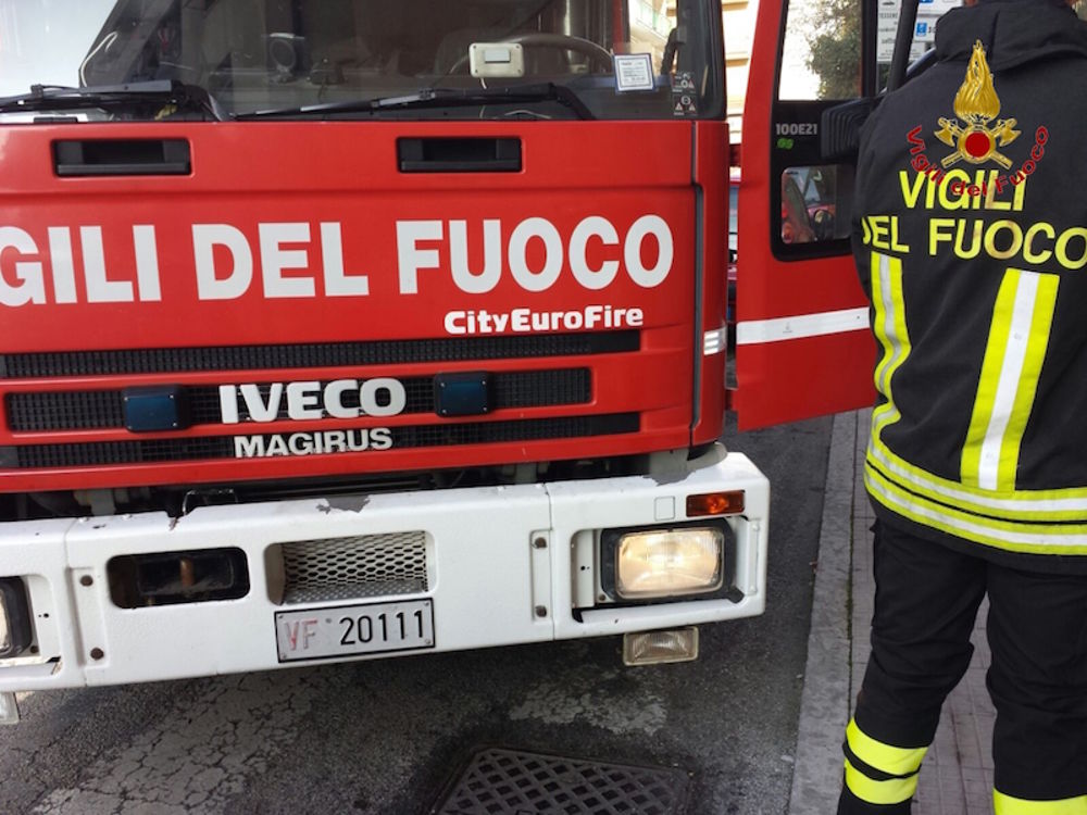 Furgoncino si ribalta sulla superstrada della Malpensa