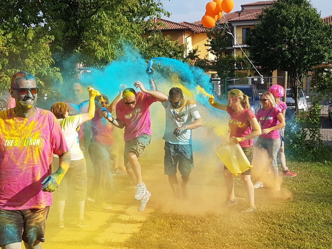 Smile Run, la Festa dello Sport inizia sotto una cascata di colori LE FOTO