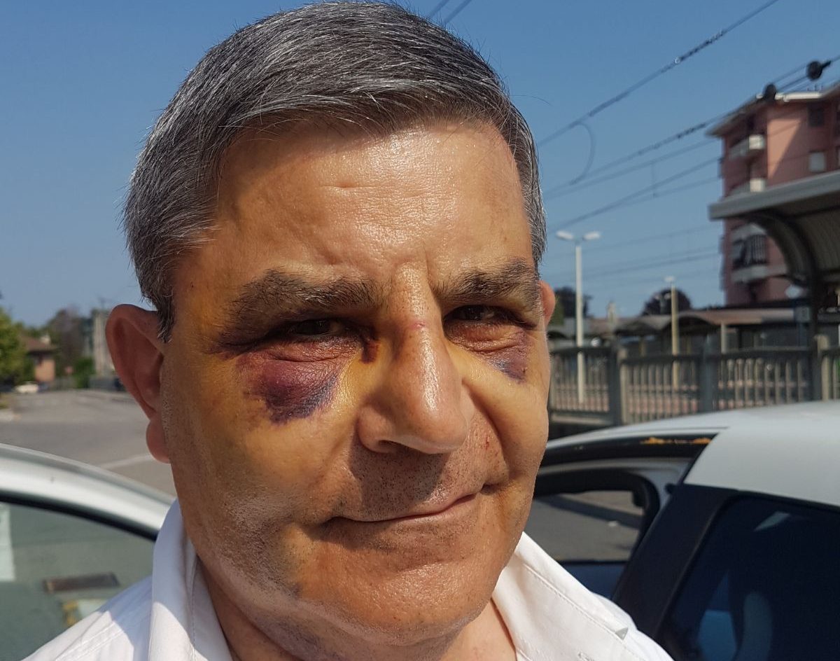 Aggredito in metro, salvato dai poliziotti
