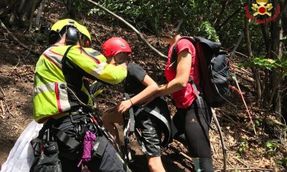 Mamma con due bambini si perde nel bosco, l’intervento dei soccorritori FOTO