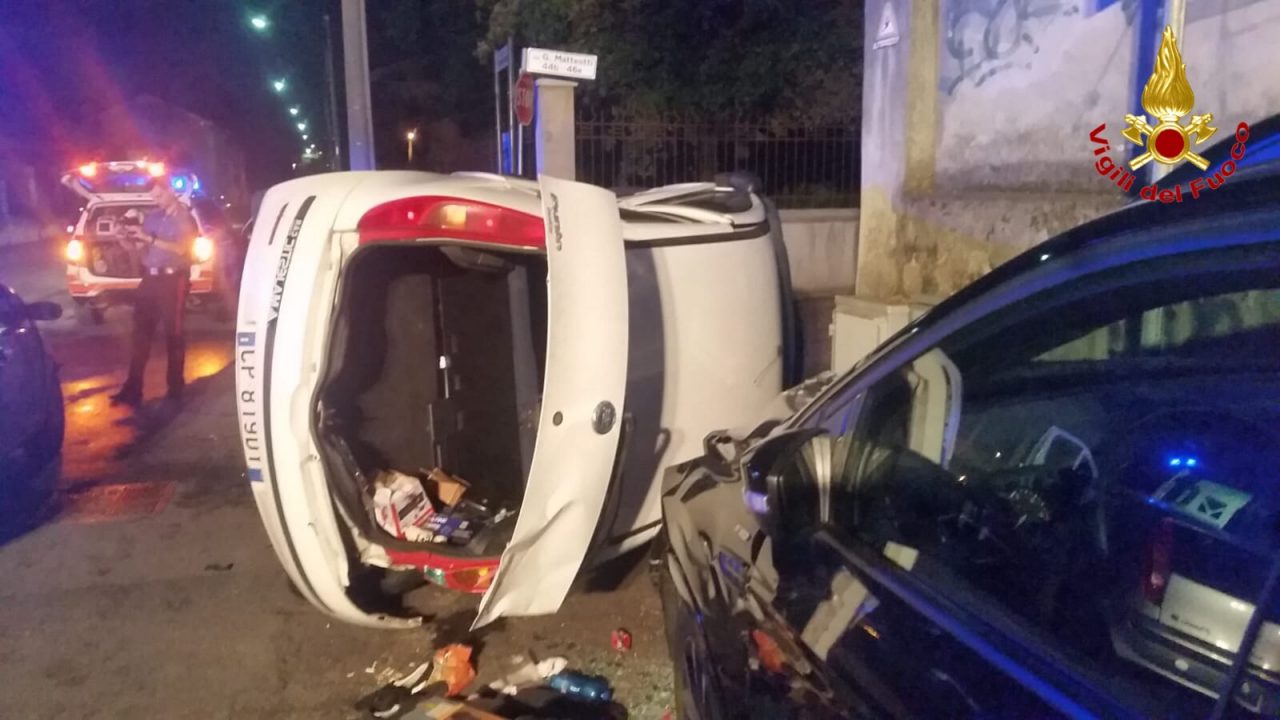 Auto si ribalta a Cassano Magnago FOTO