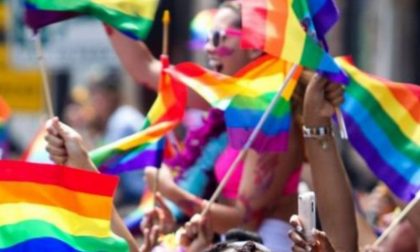 Varese Pride 2018: Torre civica illuminata di arcobaleno