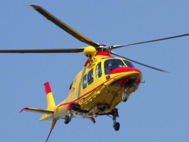 Cade dalla bici, 61enne soccorso con l’eliambulanza