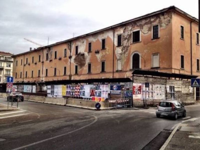 Installato oggi il telo sulla facciata della ex Caserma Garibaldi