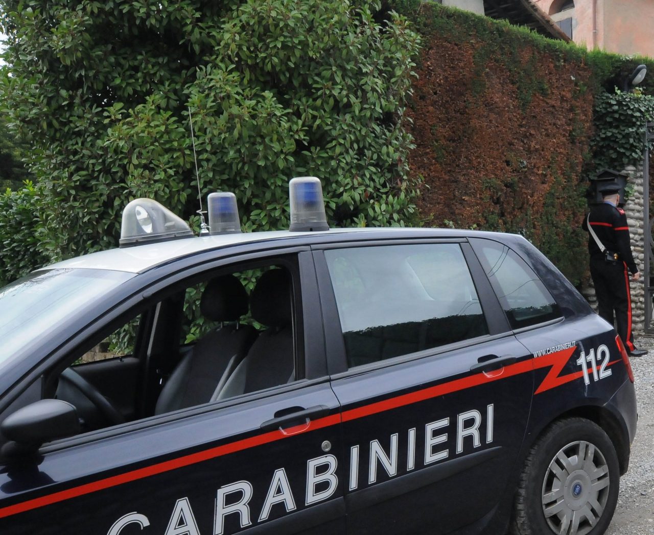 Rapina in villa a Bernate, famiglia sotto sequestro