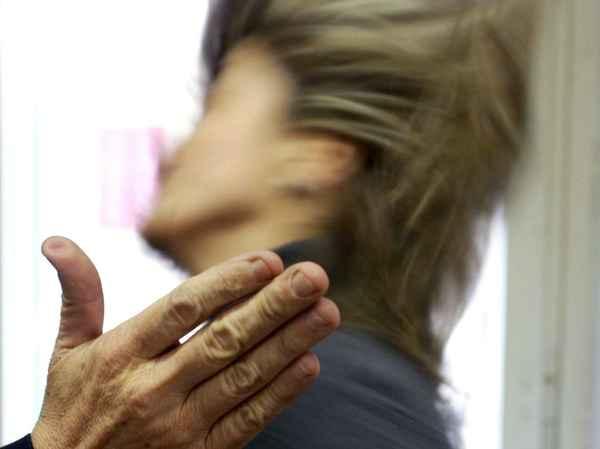 Picchiata per strada senza motivo, fermato l’aggressore