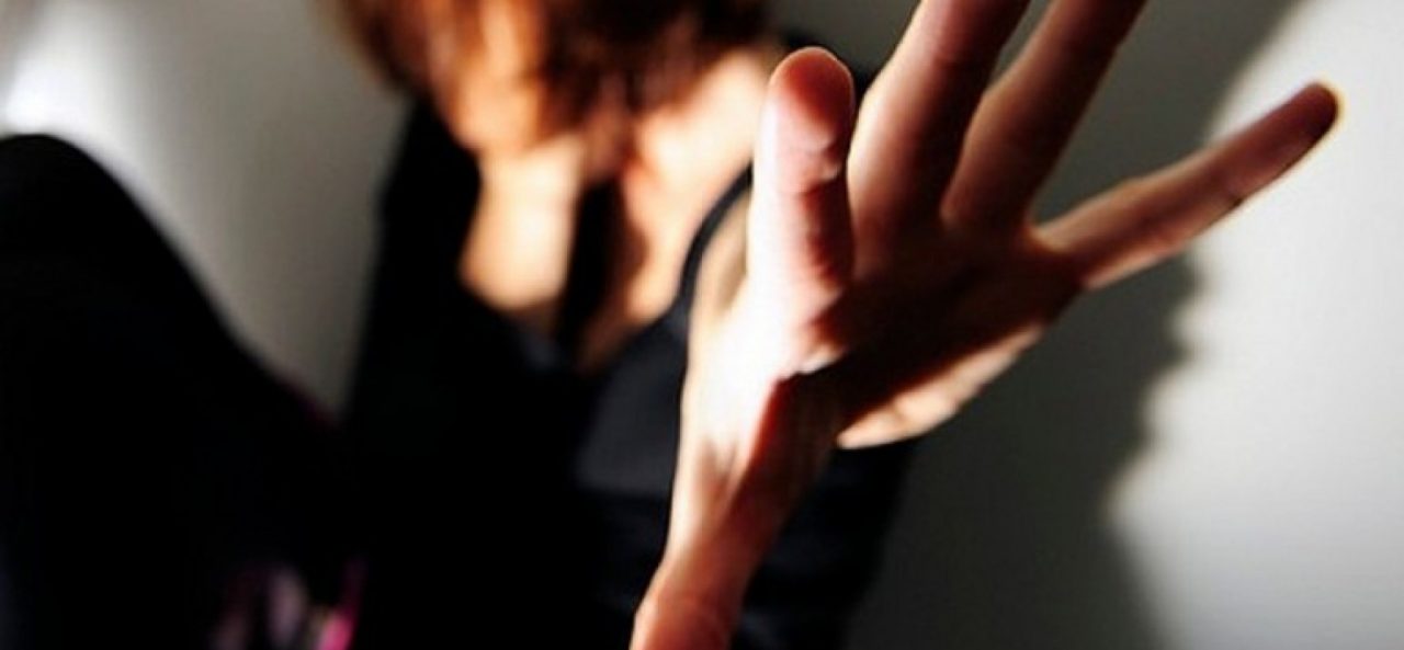 Violenza sessuale su 16enne, arrestato italiano