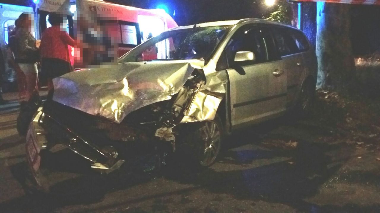 Pauroso schianto all’incrocio: due ragazzi feriti LE FOTO