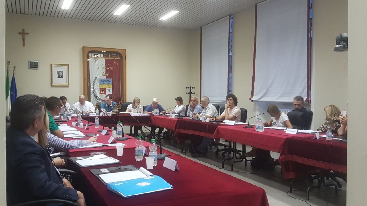Caos strade a Tradate, il Pd attacca