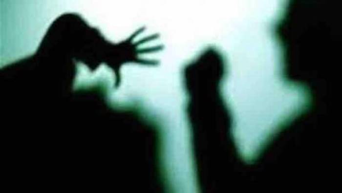 Aggressione omofoba: ragazza ferita con una lattina