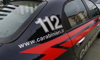 Carabinieri si fermano per dare informazioni ad anziano, "investiti" da fortissimo odore di hashish