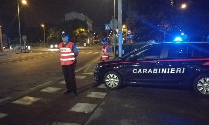 Maxi controllo dei carabinieri: bloccati con armi e droga