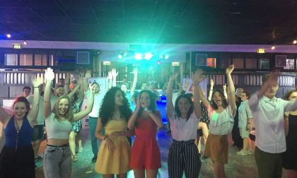 S.Vittore, i nuovi 18enni ballano in discoteca col sindaco FOTO