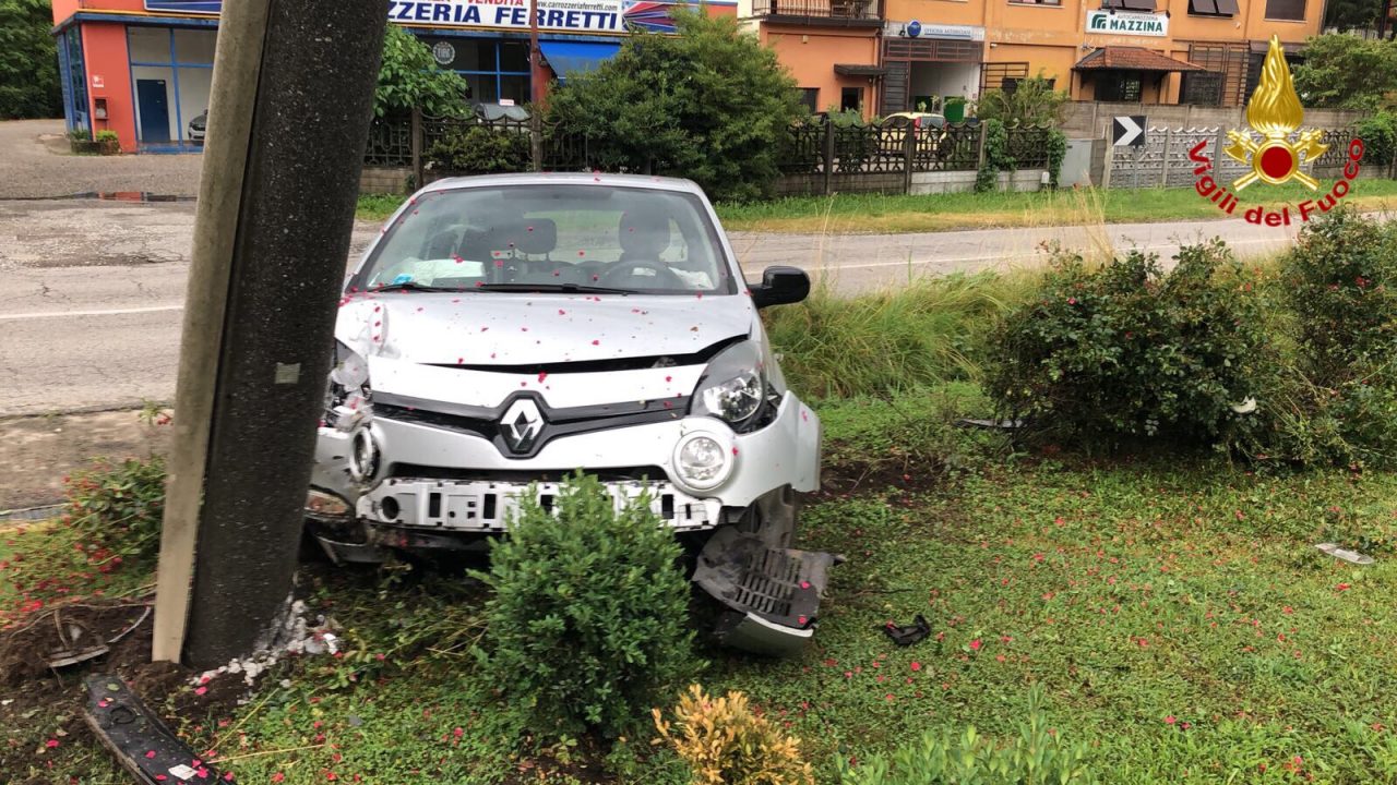 Incidente a Brebbia: schianto contro palo telefonico