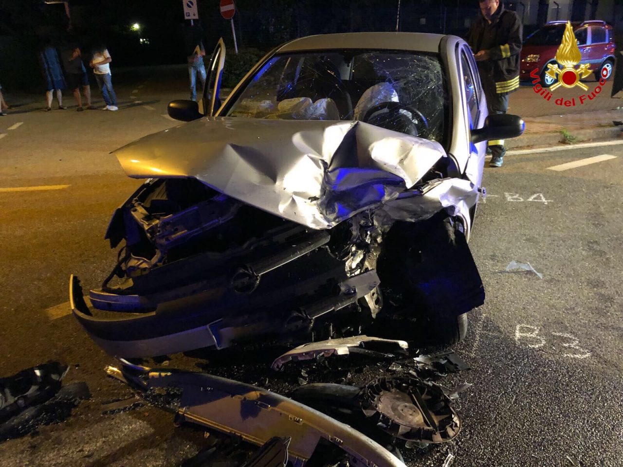 Scontro frontale a Castelveccana, cinque feriti FOTO