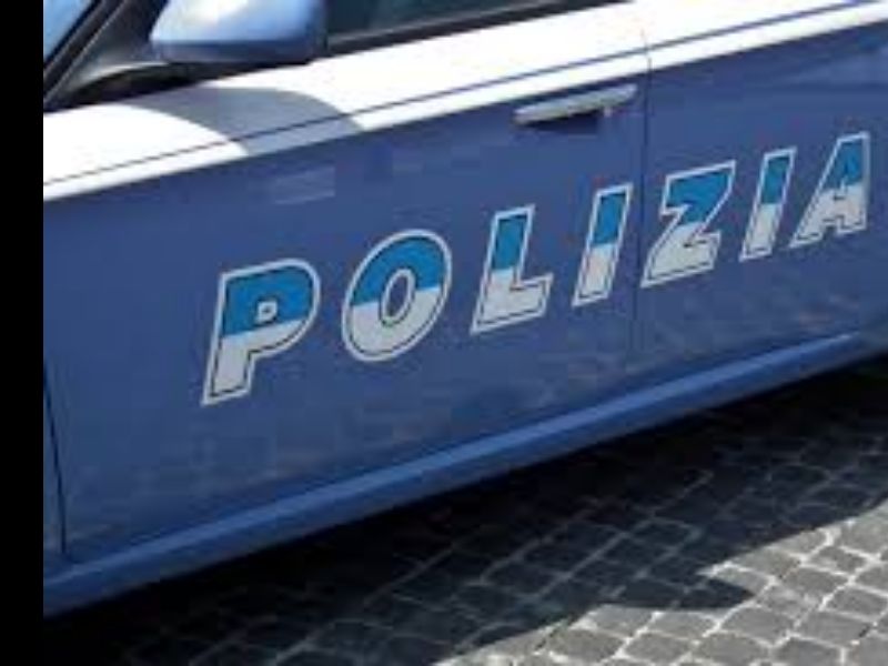 Minaccia agenti con siringa sporca di sangue, arrestato spacciatore