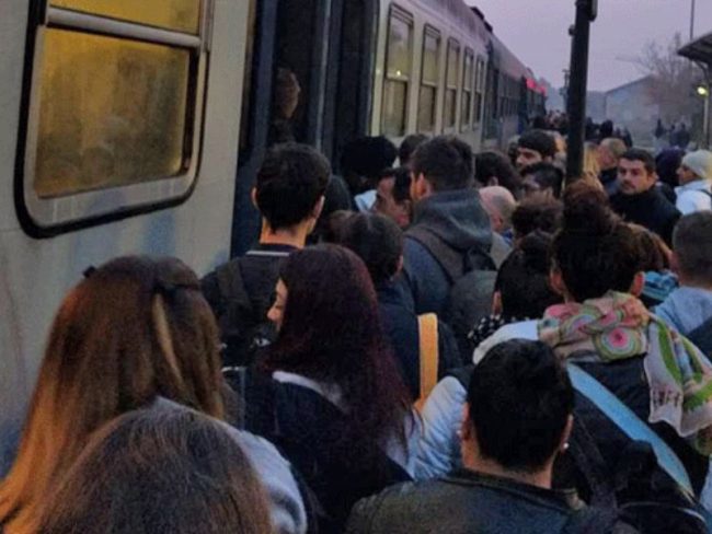 Caos treni sulla Saronno-Milano-Lodi per un guasto