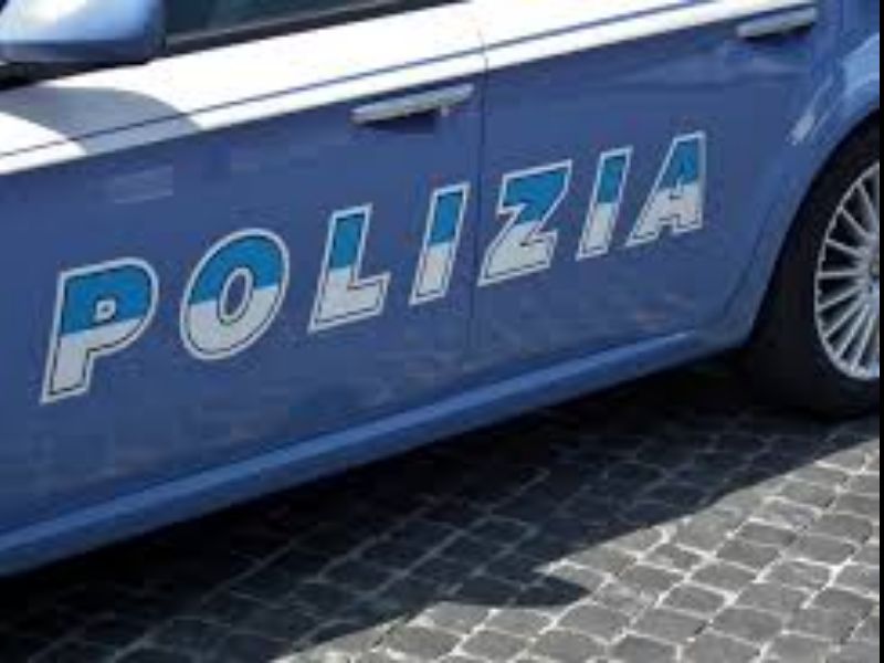 Sparano a benzinaio per rapinarlo dell’incasso, grave in ospedale
