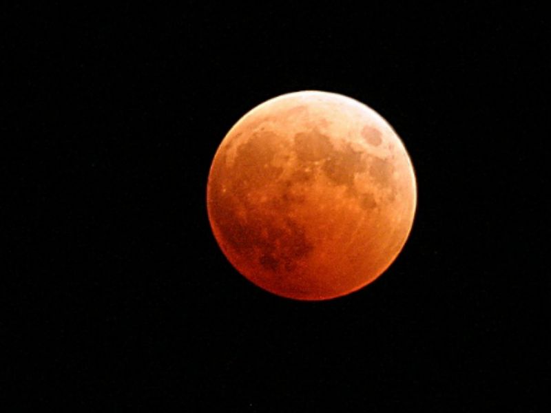 L’eclissi lunare più lunga degli ultimi cento anni