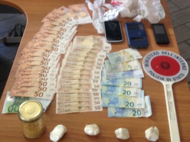 Denunciati due spacciatori sorpresi in flagranza di reato